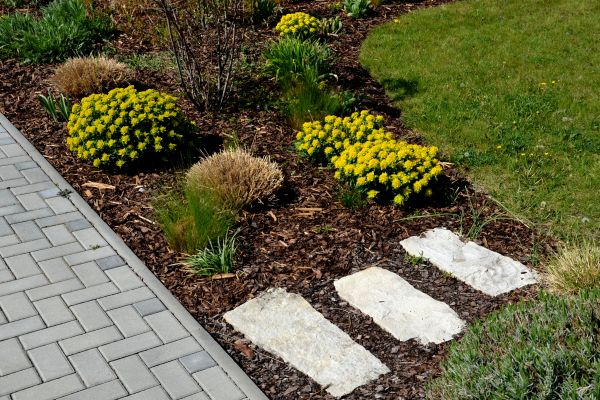 Garden Mulch Installation in Tampa